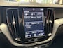 Volvo XC60 2.0 T8 TWIN ENGINE MOMENTUM PRO PANORAMADAK LEDER 360 CAMERA PANORAMA SCHUIF/KANTELDAK APPLE CARPLAY/ANDROID RIJSTROOKSENSOREN DODEHOEKSENSOREN KEYLESS GO ZEER MOOI !!! Brgl