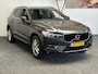 Volvo XC60 2.0 T8 TWIN ENGINE MOMENTUM PRO PANORAMADAK LEDER 360 CAMERA PANORAMA SCHUIF/KANTELDAK APPLE CARPLAY/ANDROID RIJSTROOKSENSOREN DODEHOEKSENSOREN KEYLESS GO ZEER MOOI !!! Brgl