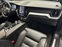 Volvo XC60 2.0 T8 TWIN ENGINE MOMENTUM PRO PANORAMADAK LEDER 360 CAMERA PANORAMA SCHUIF/KANTELDAK APPLE CARPLAY/ANDROID RIJSTROOKSENSOREN DODEHOEKSENSOREN KEYLESS GO ZEER MOOI !!! Brgl