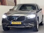 Volvo XC60 2.0 T8 TWIN ENGINE MOMENTUM PRO PANORAMADAK LEDER 360 CAMERA PANORAMA SCHUIF/KANTELDAK APPLE CARPLAY/ANDROID RIJSTROOKSENSOREN DODEHOEKSENSOREN KEYLESS GO ZEER MOOI !!! Brgl