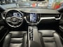 Volvo XC60 2.0 T8 TWIN ENGINE MOMENTUM PRO PANORAMADAK LEDER 360 CAMERA PANORAMA SCHUIF/KANTELDAK APPLE CARPLAY/ANDROID RIJSTROOKSENSOREN DODEHOEKSENSOREN KEYLESS GO ZEER MOOI !!! Brgl