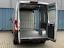 Peugeot Boxer 330 2.2 BlueHDi 120 L2H2 Premium | Achteruitrij camera | Armsteun voor | Centrale deurvergrendeling met afstandsbediening