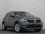 Volkswagen T-Roc 1.5 TSI 150pk DSG | ACC | Origineel NL | BOVAG Garantie | Trekhaak 1500kg | Camera | Lane Assist | Groot Navi | Carplay | Climate Control | Getint Glas | 17'' | Adaptieve Cruise Control | Parkeercamera | Caravantrekker!