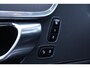 Volvo V90 2.0 T4 Momentum Pro | Trekhaak | Panoramadak | Lederen bekleding | Adaptive cruise control | Standkachel | Stoel- en stuurwielverwarming | Actieve LED koplampen | Elektrische stoelverstelling | Achteruitrijcamera | Parkeersensoren voor + achter | DAB+ radio | Dode hoek detectie BLIS |