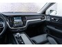 Volvo V60 Cross Country 2.0 B5 AWD Ultimate | Bowers & Wilkins audio | Voorstoelen met massagefunctie | 20" | Stoel-/Stuurverwarming | Trekhaak | Gelamineerd glas | 360 Camera | Standkachel | Keyless Entry | Dodehoekdetectie | Google | Volvo On Call | Carplay |