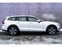 Volvo V60 Cross Country 2.0 B5 AWD Ultimate | Bowers & Wilkins audio | Voorstoelen met massagefunctie | 20" | Stoel-/Stuurverwarming | Trekhaak | Gelamineerd glas | 360 Camera | Standkachel | Keyless Entry | Dodehoekdetectie | Google | Volvo On Call | Carplay |