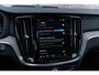 Volvo V60 Cross Country 2.0 B5 AWD Ultimate | Bowers & Wilkins audio | Voorstoelen met massagefunctie | 20" | Stoel-/Stuurverwarming | Trekhaak | Gelamineerd glas | 360 Camera | Standkachel | Keyless Entry | Dodehoekdetectie | Google | Volvo On Call | Carplay |
