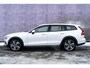 Volvo V60 Cross Country 2.0 B5 AWD Ultimate | Bowers & Wilkins audio | Voorstoelen met massagefunctie | 20" | Stoel-/Stuurverwarming | Trekhaak | Gelamineerd glas | 360 Camera | Standkachel | Keyless Entry | Dodehoekdetectie | Google | Volvo On Call | Carplay |