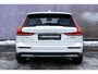 Volvo V60 Cross Country 2.0 B5 AWD Ultimate | Bowers & Wilkins audio | Voorstoelen met massagefunctie | 20" | Stoel-/Stuurverwarming | Trekhaak | Gelamineerd glas | 360 Camera | Standkachel | Keyless Entry | Dodehoekdetectie | Google | Volvo On Call | Carplay |