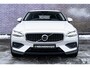 Volvo V60 Cross Country 2.0 B5 AWD Ultimate | Bowers & Wilkins audio | Voorstoelen met massagefunctie | 20" | Stoel-/Stuurverwarming | Trekhaak | Gelamineerd glas | 360 Camera | Standkachel | Keyless Entry | Dodehoekdetectie | Google | Volvo On Call | Carplay |