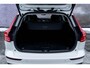Volvo V60 Cross Country 2.0 B5 AWD Ultimate | Bowers & Wilkins audio | Voorstoelen met massagefunctie | 20" | Stoel-/Stuurverwarming | Trekhaak | Gelamineerd glas | 360 Camera | Standkachel | Keyless Entry | Dodehoekdetectie | Google | Volvo On Call | Carplay |