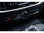 Volvo V60 Cross Country 2.0 B5 AWD Ultimate | Bowers & Wilkins audio | Voorstoelen met massagefunctie | 20" | Stoel-/Stuurverwarming | Trekhaak | Gelamineerd glas | 360 Camera | Standkachel | Keyless Entry | Dodehoekdetectie | Google | Volvo On Call | Carplay |