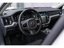 Volvo V60 Cross Country 2.0 B5 AWD Ultimate | Bowers & Wilkins audio | Voorstoelen met massagefunctie | 20" | Stoel-/Stuurverwarming | Trekhaak | Gelamineerd glas | 360 Camera | Standkachel | Keyless Entry | Dodehoekdetectie | Google | Volvo On Call | Carplay |