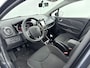 Renault Clio 0.9 TCe Limited 90Pk | Navigatie | Parkeersensoren Achter | Cruise Control & Snelheidsbegrenzer | Airco | Bluetooth Telefoon Voorbereiding | Privacy Glass | Keyless Entry |