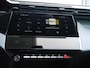 Peugeot 408 1.2 Hybrid 145 e-DCS6 Allure | 19 inch lichtmetalen velgen | Draadloze telefoonoplader | Adaptive cruise control | Achteruitrijcamera | Keyless entry en start | Climate control