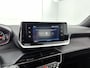 Peugeot 2008 SUV Active Pack 130pk Automaat | Navigatie | Climate Control | Cruise Control | Parkeersensoren | Apple CarPlay / Android Auto | Bluetooth | DAB+ radio | Elektrisch inklapbare spiegels | Regensensor | Automatisch dimlicht | 16” lichtmetalen velgen |