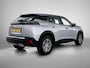 Peugeot 2008 SUV Active Pack 130pk Automaat | Navigatie | Climate Control | Cruise Control | Parkeersensoren | Apple CarPlay / Android Auto | Bluetooth | DAB+ radio | Elektrisch inklapbare spiegels | Regensensor | Automatisch dimlicht | 16” lichtmetalen velgen |
