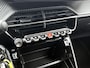 Peugeot 2008 SUV Active Pack 130pk Automaat | Navigatie | Climate Control | Cruise Control | Parkeersensoren | Apple CarPlay / Android Auto | Bluetooth | DAB+ radio | Elektrisch inklapbare spiegels | Regensensor | Automatisch dimlicht | 16” lichtmetalen velgen |