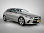 Mercedes-Benz A-klasse 160 Luxury-Line Handgeschakeld 6 versn. | Led Lights | Apple CarPlay | Achteruitrijcamera | Stoelverwarming Voor | Spiegelpakket. Inclusief 24 maanden MB Certified garantie voor Europa.