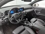 Mercedes-Benz A-klasse 160 Luxury-Line Handgeschakeld 6 versn. | Led Lights | Apple CarPlay | Achteruitrijcamera | Stoelverwarming Voor | Spiegelpakket. Inclusief 24 maanden MB Certified garantie voor Europa.