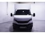 IVECO Daily 35S16 160 pk Bakwagen met Laadklep Airco ECC Audio DAB+, Enkel Lucht, LxBxH 415x214x208 cm, 3-Zits