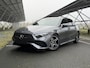 Mercedes-Benz A-klasse 180 Business Solution AMG | Night | Panoramaschuifdak | Sfeerverlichting | Achteruitrijcamera | MULTIBEAM LED | Stoelverwarming |