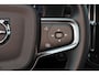 Volvo XC40 B3 Ultra Black Edition - Panorama/schuifdak - IntelliSafe Assist & Surround - 360º Camera - Harman/Kardon audio - LED Pixel koplampen - Verwarmde voorstoelen & stuur - Parkeersensoren voor & achter - Elektr. bedienb. voorstoelen met geheugen links - Draadloze tel. lader - Extra getint glas - Semi elektr. inklapbare trekhaak - 20' LMV