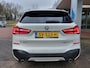 BMW X1 sDrive20i 192pk High Executive M-Sport | Navi | Apple Carplay | Adap.Cruise | Leder+Verwarmd+Elek.Verstel | Panorama Schuifdak | Keyless Entry | Led Koplampen | Privacy Glass | 19''lm