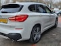 BMW X1 sDrive20i 192pk High Executive M-Sport | Navi | Apple Carplay | Adap.Cruise | Leder+Verwarmd+Elek.Verstel | Panorama Schuifdak | Keyless Entry | Led Koplampen | Privacy Glass | 19''lm