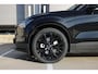 Volvo EX30 Single Motor Extended Range Plus Black Edition | Stuurwiel/Stoelen voor verwarmbaar | 20" Zwarte velgen |  Elektrisch verstelbare stoelen met memory functie | Adaptieve Cruise Control | Harman Kardon Soundbar | Keyless entry | 19'' Lichtmetalen velgen | Extra getint glas achter | Dak in contrasterende kleur