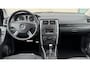 Mercedes-Benz B-klasse 180 5DRS AUT 2010 Zwart PDC|CRUISE