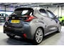 Toyota Yaris 1.5 Hybrid 130 Executive Aut. PANORAMADAK + JBL AUDIO + NAVIGATIE GROOT SCHERM + HEAD-UP + ADAPT.CRUISE + LED-KOPLAMPEN + CAMERA + DODEHOEK MELDING + LANE ASSIST + STOEL-&STUURVERWARMING + PARKSENSOREN V&A + 17" LM-VELGEN!!