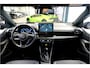 Toyota Yaris 1.5 Hybrid 130 Executive Aut. PANORAMADAK + JBL AUDIO + NAVIGATIE GROOT SCHERM + HEAD-UP + ADAPT.CRUISE + LED-KOPLAMPEN + CAMERA + DODEHOEK MELDING + LANE ASSIST + STOEL-&STUURVERWARMING + PARKSENSOREN V&A + 17" LM-VELGEN!!