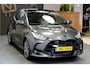 Toyota Yaris 1.5 Hybrid 130 Executive Aut. PANORAMADAK + JBL AUDIO + NAVIGATIE GROOT SCHERM + HEAD-UP + ADAPT.CRUISE + LED-KOPLAMPEN + CAMERA + DODEHOEK MELDING + LANE ASSIST + STOEL-&STUURVERWARMING + PARKSENSOREN V&A + 17" LM-VELGEN!!