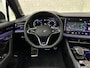 Volkswagen Touareg R 3.0 TSI 462PK E-Hybrid | Luchtvering | Puglia-Leder | Panorama | DYN-Audio | Massage | Ventilatie | ACC | Trekhaak | Nachtzicht | Head-Up | Ergo-Comfort | 22" | Keyless-Entry | Memory | 4-Zone Clima | ISO-Glas | Stoelverwarming V+A | Dodehoek | Standkachel | Carplay | Draadloos Laden |