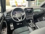 Volkswagen T-Roc 1.5 TSI 150pk DSG R-Line / Black Style / Zwart Dak / Panoramadak / Digital Cockpit Pro / Ergoactive Stoel / IQ LED / Trekhaak Afneembaar / 19" LMV / Beats / Camera / Keyless / Alarm / Stoelverwarming