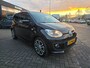 Volkswagen Up! 1.0 high up! | Met o.a. navigatie, cruise control, stoelverwarming en lichtmetalen velgen!
