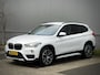 BMW X1 sDrive20i Centennial High Executive Origin. NL | Camera | HUD | Adaptive Cruise | Stoel & Stuurverwarming | Trekhaak afneembaar | Elektrische Lederen Sportstoelen met Memory | Dealer O.H.