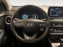 Hyundai Kona 1.6 GDI HEV Premium | Apple Carplay / Android Auto | Elektrisch Verstelbare Voorstoelen | Stoelverwarming + Stoelkoeling | Stuurverwarming | Licht + Regensensor | Cruise Control Adaptief | Parkeersensoren Voor + Achter | Rijstrooksensor + Correctie | 18"Lichtmetalen Velgen