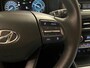 Hyundai Kona 1.6 GDI HEV Premium | Apple Carplay / Android Auto | Elektrisch Verstelbare Voorstoelen | Stoelverwarming + Stoelkoeling | Stuurverwarming | Licht + Regensensor | Cruise Control Adaptief | Parkeersensoren Voor + Achter | Rijstrooksensor + Correctie | 18"Lichtmetalen Velgen