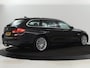 BMW 5-Serie 520i Luxury Edition | Leder | Trekhaak | Stoelverwarming | Memory | Navigatie | Bi-Xenon | Bluetooth | 18'' | Parkeerhulp | Climate control | Cruise control