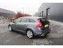 Volvo V60 2.0 D4 R-DESIGN TREKHAAK NAVIGATIE CRUISE CONTROLE