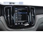 Volvo XC60 T6 340PK Automaat Recharge AWD Inscription / Adaptieve cruise control / BLIS / Panoramadak / Stoel - en stuurverwarming / Keyless entry / Elektrische stoelen / Parkeersensoren met 360 camera