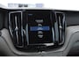 Volvo XC60 T6 340PK Automaat Recharge AWD Inscription / Adaptieve cruise control / BLIS / Panoramadak / Stoel - en stuurverwarming / Keyless entry / Elektrische stoelen / Parkeersensoren met 360 camera