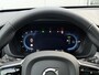 Volvo XC60 T6 Plug-in hybrid AWD Plus Dark | Panoramadak met Schuif-/Kanteldak | Semi- Elektrische Trekhaak | Verwarmde Voorstoelen, Stuurwiel en Achterbank | 360-Camera | Adaptieve Cruise Control | Draadloze Telefoonlader