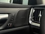 Volvo V60 2.0 T8 Plug-in hybrid AWD Ultimate Dark | 455pk! | Styling Kit | Panoramadak | HU-Display | Massage | Harman/Kardon | SoH 98% |