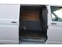 Volkswagen Transporter 2.0 TDI 102PK L2H1 Trekhaak / Cruise / Navi