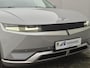 Hyundai Ioniq 5 Lounge 73kWh Automaat / Accu SOH 100% / Fabrieksgarantie tot 10-2026 / Dealer onderhouden / Panoramadak / WLTP 451 km / Afn. trekhaak 1.600 kg / Elektrische klep en stoelen / Stuur-, stoel- en achterbankverwarming /