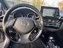 Toyota C-HR 1.8 Hybrid Style // LED VERLICHTING // NAVI // CAMERA // ADAPTIVE CRUISE // CLIMA // DODENHOEK SENSOR //