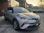 Toyota C-HR 1.8 Hybrid Style // LED VERLICHTING // NAVI // CAMERA // ADAPTIVE CRUISE // CLIMA // DODENHOEK SENSOR //